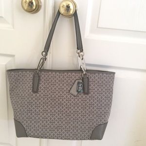 Coach signature tote in grey